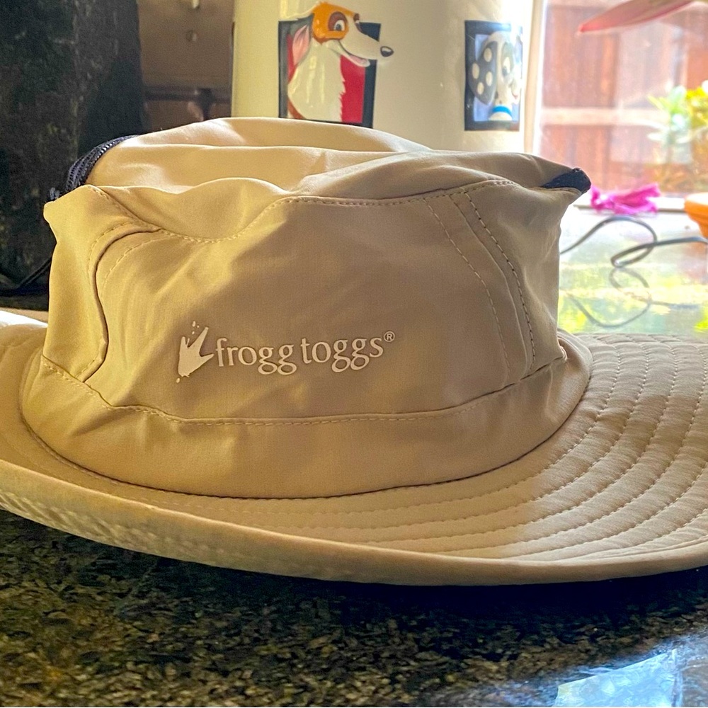FROGG TOGGS Cooling Boonie hat and Chilly pad.